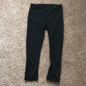 Cropped Lululemon black leggings with pockets